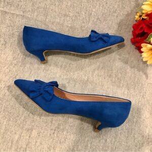 NWT - JG Brand Blue Vegan Suede Low-Heeled Pumps with Ruffled Bow